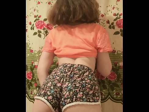 ❤️ Babe żagħżugħa sexy tqaxxir ix-xorts tagħha fuq il-kamera ❌ Vidjow tas-sess lilna ❌️